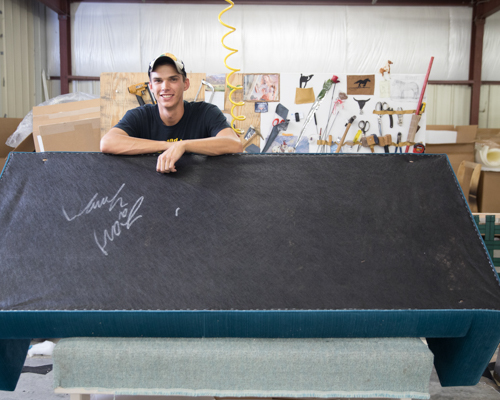 NC Furniture Manufacturer Younger Furniture Factory Craftsman with Signed Sofa